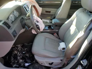 2008 Chrysler 300 C with VIN 2C3LK63H68H297945, listed as a Copart auction lot 42972204 with 131,750 mi miles and Salvage Title. Bid and sale history available at carsss.com. Image 7.