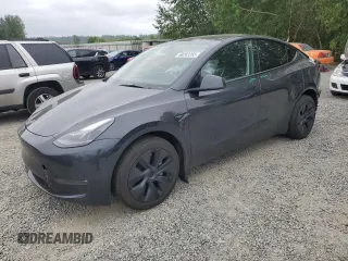 2024 Tesla Model Y Long Range z VIN 7SAYGDEE5RF130383, wystawiony jako Copart lot #60263265 z przebiegiem 12 531 mil mil oraz Szkoda całkowita • Salvage title. Historia ofert i sprzedaży dostępna na DreamBid. Obrazek 1.