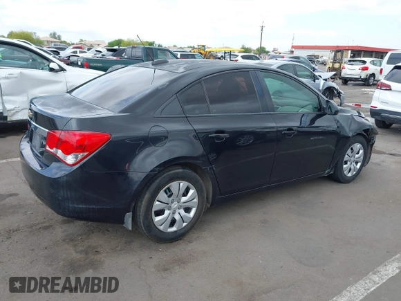 2015 Chevrolet Cruze LS z VIN 1G1PA5SH4F7155493, wystawiony jako IAAI lot #42202780 z przebiegiem 179 528 mil mil oraz . Historia ofert i sprzedaży dostępna na DreamBid. Obrazek 4.