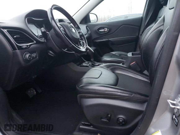 2021 Jeep Cherokee Latitude Plus z VIN 1C4PJLLBXMD143997, wystawiony jako Copart lot #87973025 z przebiegiem 64 267 mil mil oraz Szkoda całkowita • Salvage title. Historia ofert i sprzedaży dostępna na DreamBid. Obrazek 7.