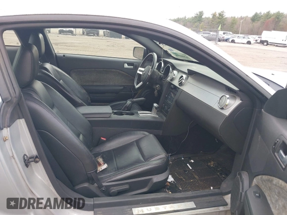 2005 Ford Mustang Deluxe with VIN 1ZVFT80N855107025, listed as a IAAI auction lot 42080576 with 177,401 mi miles. Bid and sale history available at carsss.com. Image 5.