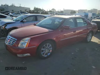 2010 Cadillac DTS 1SD z VIN 1G6KH5EY4AU106137, wystawiony jako Copart lot #44621355 z przebiegiem 110 688 mil mil oraz Szkoda całkowita • Salvage title. Historia ofert i sprzedaży dostępna na DreamBid. Obrazek 1.
