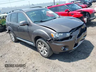 2010 Mitsubishi Outlander z VIN JA4AT3AW5AZ008425, wystawiony jako IAAI lot #42396551 z przebiegiem 134 165 mil mil oraz . Historia ofert i sprzedaży dostępna na DreamBid. Obrazek 1.