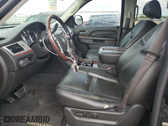 2014 Cadillac Escalade ESV Premium z VIN 1GYS3JEFXER156322, wystawiony jako Copart lot #79808204 z przebiegiem 209 892 mil mil oraz Szkoda całkowita • Salvage title. Historia ofert i sprzedaży dostępna na DreamBid. Obrazek 7.