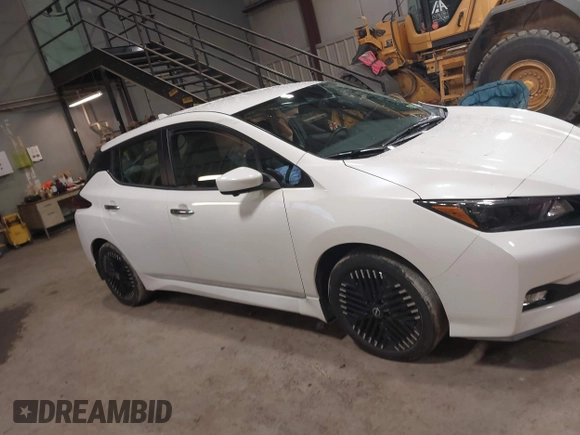 2023 Nissan LEAF SV Plus z VIN 1N4CZ1CV0PC563256, wystawiony jako IAAI lot #41138436 z przebiegiem 24 399 mil mil oraz . Historia ofert i sprzedaży dostępna na DreamBid. Obrazek 13.