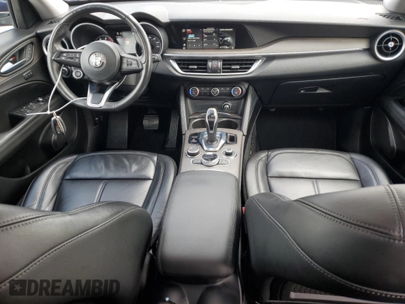 2020 Alfa Romeo Stelvio Ti z VIN ZASPAKBN8L7C76865, wystawiony jako Copart lot #49966655 z przebiegiem 26 531 mil mil oraz Szkody całkowita. Historia ofert i sprzedaży dostępna na DreamBid. Obrazek 8.