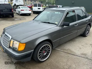 1989 Mercedes-Benz 300 E z VIN WDBEA30D2KB022367, wystawiony jako Copart lot #60087495 z przebiegiem 76 930 mil mil oraz Szkoda całkowita • Salvage title. Historia ofert i sprzedaży dostępna na DreamBid. Obrazek 2.