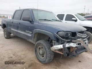 2005 GMC Sierra 2500HD SLE z VIN 1GTHK23U35F885368, wystawiony jako IAAI lot #41239690 z przebiegiem Nie podano mil oraz . Historia ofert i sprzedaży dostępna na DreamBid. Obrazek 1.