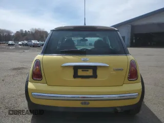 2003 MINI Hardtop z VIN WMWRC33453TE14621, wystawiony jako Copart lot #51748165 z przebiegiem 114 327 mil mil oraz Szkoda całkowita • Salvage title. Historia ofert i sprzedaży dostępna na DreamBid. Obrazek 6.