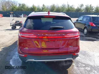 2015 Lincoln MKC z VIN 5LMCJ1A90FUJ32652, wystawiony jako IAAI lot #41853480 z przebiegiem 110 219 mil mil oraz . Historia ofert i sprzedaży dostępna na DreamBid. Obrazek 16.