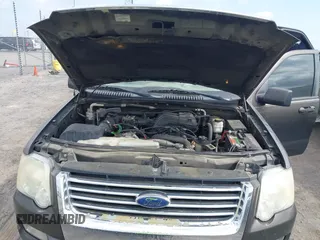 2008 Ford Explorer XLT with VIN 1FMEU63E38UA19291, listed as a IAAI auction lot 42048959 with 227,212 mi miles. Bid and sale history available at carsss.com. Image 10.