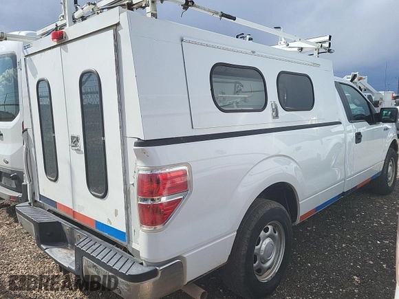 2014 Ford F-150 XL with VIN 1FTMF1CM5EKE98342, listed as a IAAI auction lot 42186354 with 172,598 mi miles and . Bid and sale history available at carsss.com. Image 1.