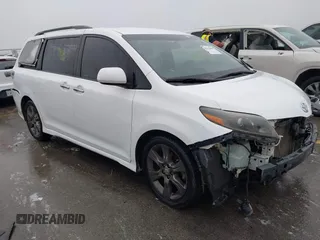 2015 Toyota Sienna SE with VIN 5TDXK3DC3FS633127, listed as a IAAI auction lot 41243099 with 229,484 mi miles. Bid and sale history available at carsss.com. Image 1.