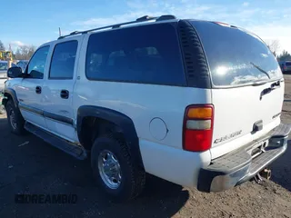 2000 Chevrolet Suburban LT with VIN 3GNGK26U9YG200551, listed as a IAAI auction lot 41527081 with 269,980 mi miles. Bid and sale history available at carsss.com. Image 3.