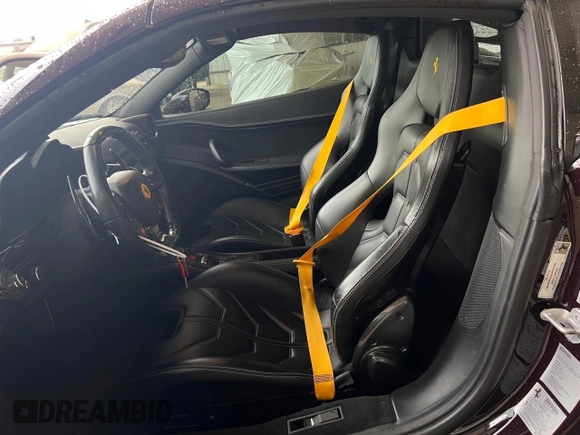 2014 Ferrari 458 Italia z VIN ZFF68NHA6E0201648, wystawiony jako Copart lot #41274584 z przebiegiem 15 586 mil mil oraz . Historia ofert i sprzedaży dostępna na DreamBid. Obrazek 7.