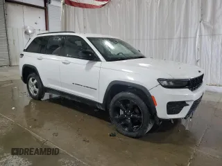 2023 Jeep Grand Cherokee Altitude z VIN 1C4RJHAGXPC640577, wystawiony jako Copart lot #56927745 z przebiegiem Nie podano mil oraz Czysty tytuł • Clean title. Historia ofert i sprzedaży dostępna na DreamBid. Obrazek 4.