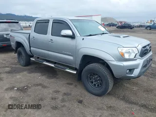 2015 Toyota Tacoma with VIN 3TMLU4EN7FM193847, listed as a IAAI auction lot 41702883 with 87,606 mi miles. Bid and sale history available at carsss.com. Image 1.