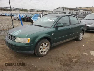 2000 Volkswagen Passat z VIN WVWMA23B5YP299351, wystawiony jako Copart lot #44905385 z przebiegiem 186 402 mil mil oraz Czysty tytuł • Clean title. Historia ofert i sprzedaży dostępna na DreamBid. Obrazek 1.