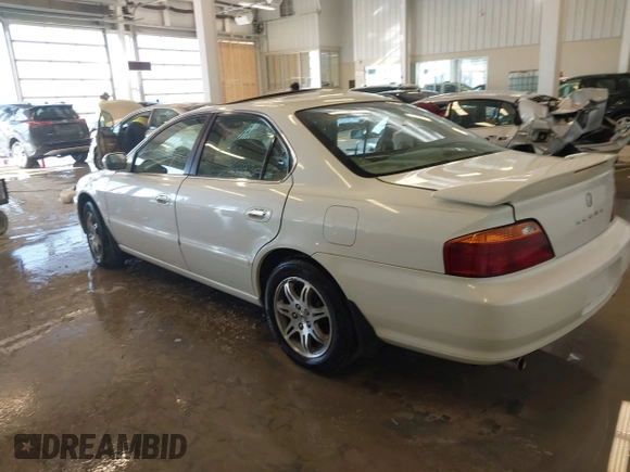 2000 Acura TL with VIN 19UUA566XYA043713, listed as a IAAI auction lot 41582073 with 185,442 mi miles. Bid and sale history available at carsss.com. Image 3.
