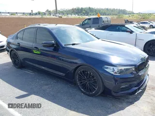 2018 BMW 5 Series 540i z VIN WBAJE5C55JG918407, wystawiony jako IAAI lot #42326980 z przebiegiem 89 318 mil mil oraz . Historia ofert i sprzedaży dostępna na DreamBid. Obrazek 1.