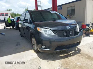 2014 Toyota Sienna XLE with VIN 5TDYK3DC2ES423847, listed as a IAAI auction lot 40001988 with 130,731 mi miles. Bid and sale history available at carsss.com. Image 1.