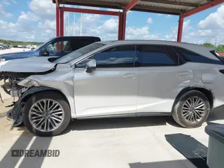 2022 Lexus RX 350L Luxury z VIN JTJJZKEA8N2026796, wystawiony jako IAAI lot #42331201 z przebiegiem 46 865 mil mil oraz . Historia ofert i sprzedaży dostępna na DreamBid. Obrazek 15.