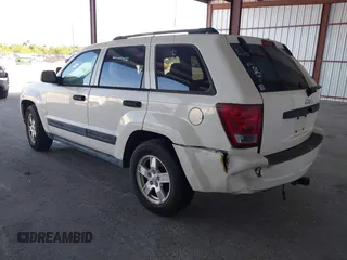 2005 Jeep Grand Cherokee Laredo with VIN 1J4GS48K15C536705, listed as a IAAI auction lot 41800947 with 0 mi miles. Bid and sale history available at carsss.com. Image 3.