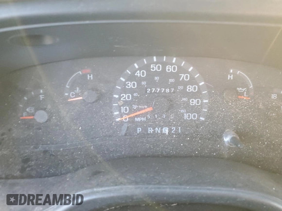 2000 Ford Econoline Cargo Recreational z VIN 1FDRE14L0YHC03661, wystawiony jako Copart lot #89268275 z przebiegiem 277 787 mil mil oraz Czysty tytuł • Clean title. Historia ofert i sprzedaży dostępna na DreamBid. Obrazek 9.