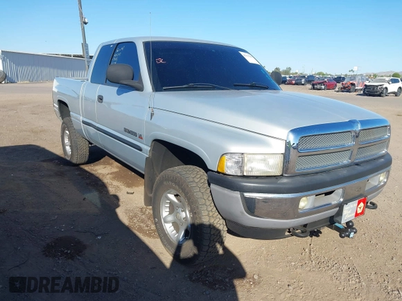 2000 Dodge 1500 with VIN 3B7HF13Z0YG161389, listed as a IAAI auction lot 42111281 with 111,062 mi miles and . Bid and sale history available at DreamBid. Image 1.