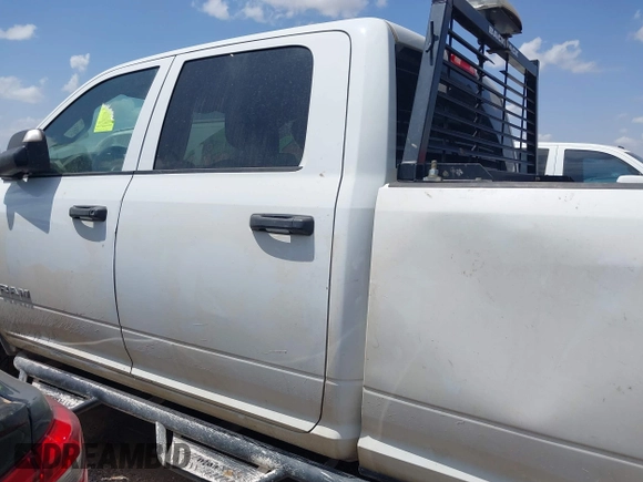 2022 Ram 2500 Tradesman with VIN 3C6UR5HJXNG117791, listed as a IAAI auction lot 42508516 with 61,463 mi miles and . Bid and sale history available at DreamBid. Image 14.