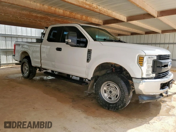 2018 Ford F-250 XL with VIN 1FT7X2B68JEB42253, listed as a Copart auction lot 62871265 with 194,846 mi miles and Clean title. Bid and sale history available at DreamBid. Image 4.