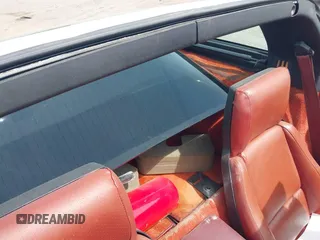 1985 Chevrolet Corvette z VIN 1G1YY0785F5139682, wystawiony jako IAAI lot #42097588 z przebiegiem 10 669 mil mil oraz . Historia ofert i sprzedaży dostępna na DreamBid. Obrazek 8.