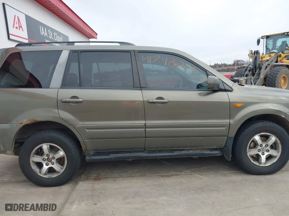 2007 Honda Pilot EX-L with VIN 2HKYF18767H538207, listed as a IAAI auction lot 41747624 with 214,026 mi miles. Bid and sale history available at carsss.com. Image 14.