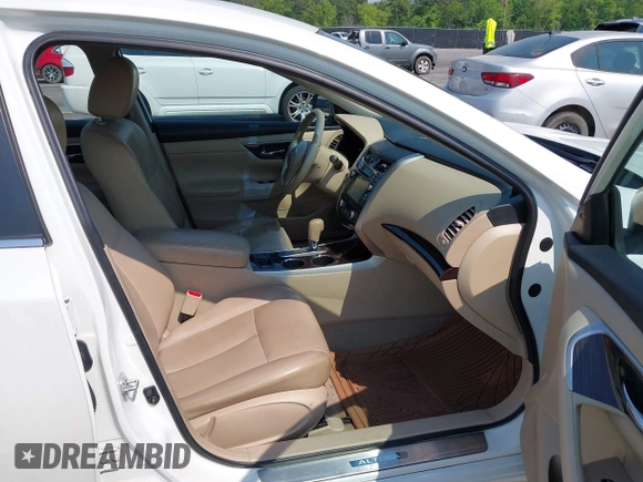 2014 Nissan Altima 2.5 with VIN 1N4AL3AP0EC110695, listed as a IAAI auction lot 41982775 with 105,395 mi miles. Bid and sale history available at carsss.com. Image 5.