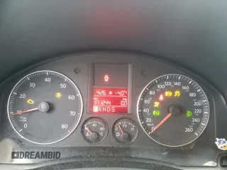 2009 Volkswagen Jetta S z VIN 3VWHM71KX9M075943, wystawiony jako Copart lot #88407595 z przebiegiem 171 244 mil mil oraz Szkoda całkowita • Salvage title. Historia ofert i sprzedaży dostępna na DreamBid. Obrazek 9.