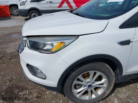 2017 Ford Escape SE with VIN 1FMCU9GD2HUE56001, listed as a IAAI auction lot 41818422 with 57,597 mi miles. Bid and sale history available at carsss.com. Image 19.