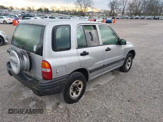 2001 Chevrolet Tracker z VIN 2CNBE13CX16947671, wystawiony jako IAAI lot #41894060 z przebiegiem 140 752 mil mil oraz . Historia ofert i sprzedaży dostępna na DreamBid. Obrazek 4.