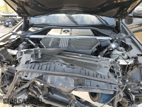 2022 BMW X3 M z VIN 5YM13EC01N9J13955, wystawiony jako Copart lot #82231734 z przebiegiem Nie podano mil oraz Szkoda całkowita • Salvage title. Historia ofert i sprzedaży dostępna na DreamBid. Obrazek 11.