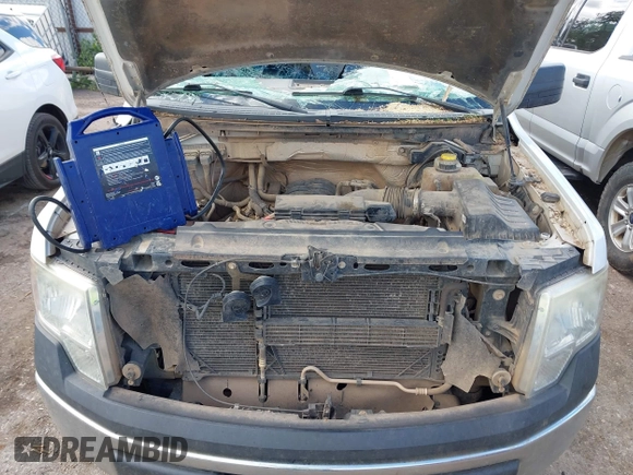 2014 Ford F-150 XL z VIN 1FTFX1EFXEKD68321, wystawiony jako IAAI lot #42213160 z przebiegiem Nie podano mil oraz . Historia ofert i sprzedaży dostępna na DreamBid. Obrazek 10.