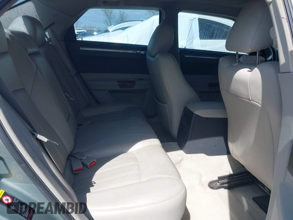 2006 Chrysler 300 C with VIN 2C3LA63H06H105774, listed as a IAAI auction lot 41918634 with 319,232 mi miles. Bid and sale history available at carsss.com. Image 8.