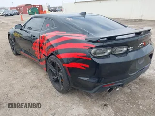 2019 Chevrolet Camaro 1SS z VIN 1G1FE1R73K0141237, wystawiony jako IAAI lot #41550025 z przebiegiem 35 477 mil mil oraz . Historia ofert i sprzedaży dostępna na DreamBid. Obrazek 3.