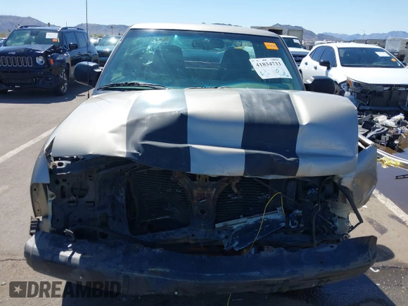 2000 GMC Sonoma SLS z VIN 1GTCS19W5Y8227668, wystawiony jako IAAI lot #41834733 z przebiegiem Nie podano mil oraz . Historia ofert i sprzedaży dostępna na DreamBid. Obrazek 6.