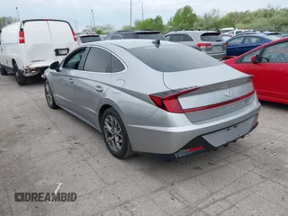 2020 Hyundai Sonata SEL z VIN 5NPEL4JA7LH053779, wystawiony jako IAAI lot #42133140 z przebiegiem 67 705 mil mil oraz . Historia ofert i sprzedaży dostępna na DreamBid. Obrazek 3.