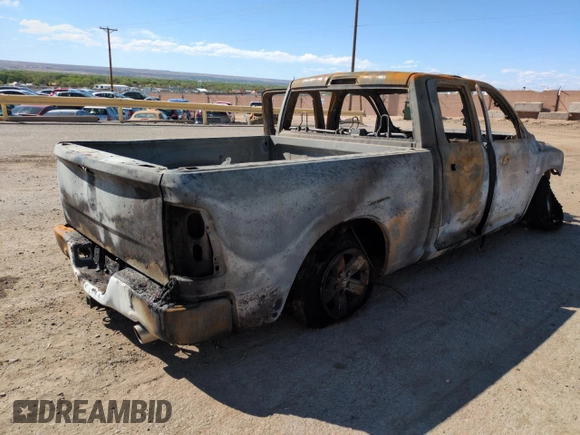 2018 Ram 1500 Express z VIN 1C6RR7FT3JS136868, wystawiony jako Copart lot #53702285 z przebiegiem Nie podano mil oraz Nie do naprawy • Non repairable. Historia ofert i sprzedaży dostępna na DreamBid. Obrazek 3.
