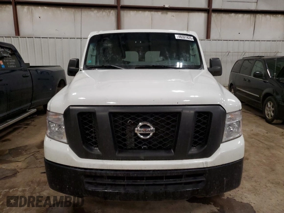 2019 Nissan NV Cargo S z VIN 1N6BF0KM6KN805981, wystawiony jako Copart lot #46591835 z przebiegiem 164 540 mil mil oraz Tytuł czysty. Historia ofert i sprzedaży dostępna na DreamBid. Obrazek 5.