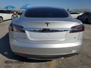 2013 Tesla Model S с VIN 5YJSA1DG7DFP11382, выставлен на аукционе Copart как лот 67097375 с пробегом 55 481 миль миль и Списание • Salvage title. История ставок и продаж доступна на DreamBid. Изображение 6.