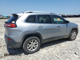 2016 Jeep Cherokee Latitude with VIN 1C4PJMCS9GW199329, listed as a Copart auction lot 61696245 with 62,280 mi miles and Salvage title. Bid and sale history available at DreamBid. Image 3.