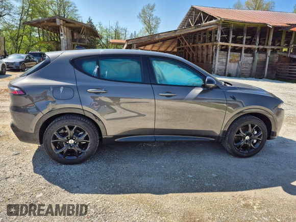 2024 Dodge Hornet R/T Plus z VIN ZACPDFDW7R3A12570, wystawiony jako Copart lot #52097675 z przebiegiem Nie podano mil oraz Szkoda całkowita • Salvage title. Historia ofert i sprzedaży dostępna na DreamBid. Obrazek 11.