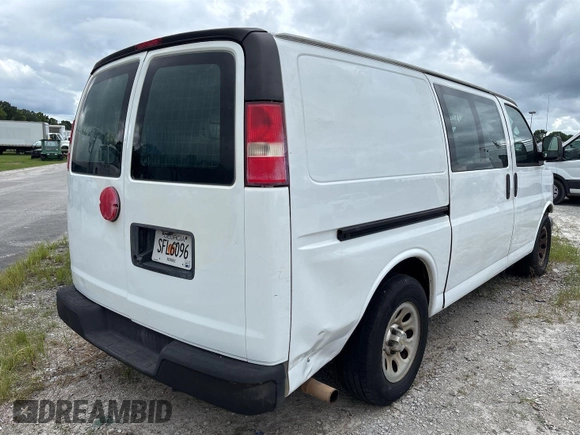 2013 Chevrolet Express Cargo z VIN 1GCSGAFX0D1173242, wystawiony jako IAAI lot #42792060 z przebiegiem 263 409 mil mil oraz . Historia ofert i sprzedaży dostępna na DreamBid. Obrazek 19.
