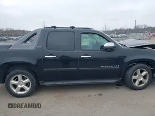 2008 Chevrolet Avalanche 3LT z VIN 3GNFK12338G174676, wystawiony jako IAAI lot #41803141 z przebiegiem 149 119 mil mil oraz . Historia ofert i sprzedaży dostępna na DreamBid. Obrazek 13.